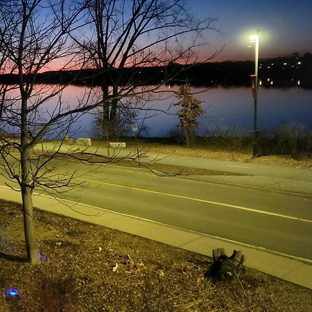 Kokomo Inn Bed And Breakfast Ottawa-Gatineau'S Only Tropical Riverfront B&B On The National Capital Cycling Pathway Route Verte #1 - For Adults Only - Chambre D'Hotes Tropical Aux Berges Des Outaouais Bnb #17542O Kültér fotó