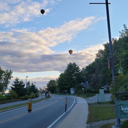 Kokomo Inn Bed And Breakfast Ottawa-Gatineau'S Only Tropical Riverfront B&B On The National Capital Cycling Pathway Route Verte #1 - For Adults Only - Chambre D'Hotes Tropical Aux Berges Des Outaouais Bnb #17542O Kültér fotó