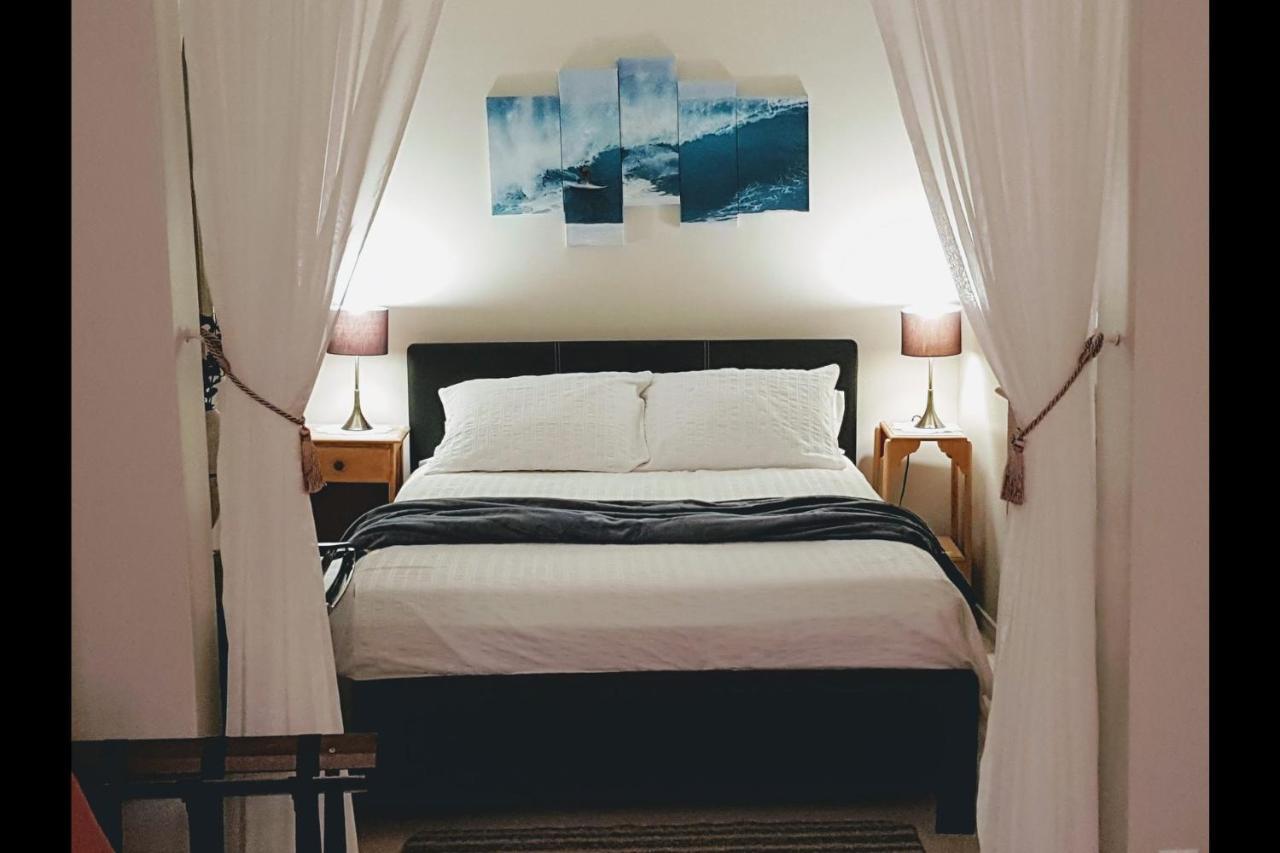 Kokomo Inn Bed And Breakfast Ottawa-Gatineau'S Only Tropical Riverfront B&B On The National Capital Cycling Pathway Route Verte #1 - For Adults Only - Chambre D'Hotes Tropical Aux Berges Des Outaouais Bnb #17542O Kültér fotó