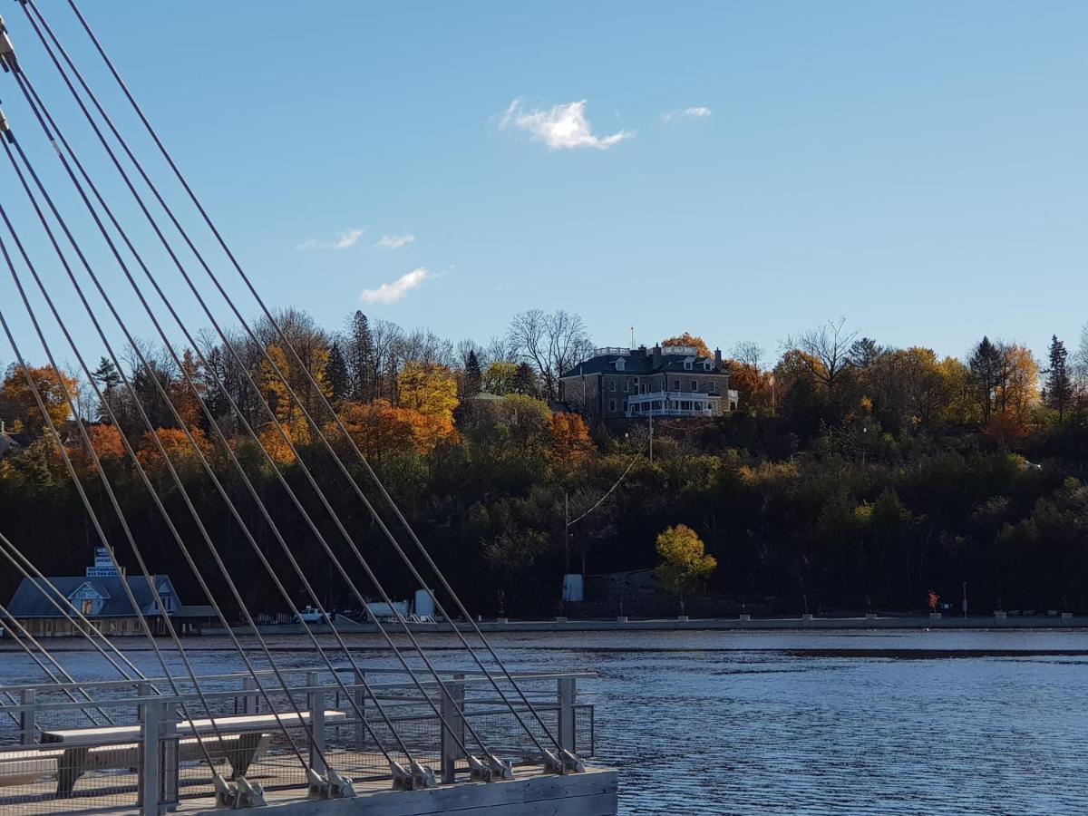 Kokomo Inn Bed And Breakfast Ottawa-Gatineau'S Only Tropical Riverfront B&B On The National Capital Cycling Pathway Route Verte #1 - For Adults Only - Chambre D'Hotes Tropical Aux Berges Des Outaouais Bnb #17542O Kültér fotó
