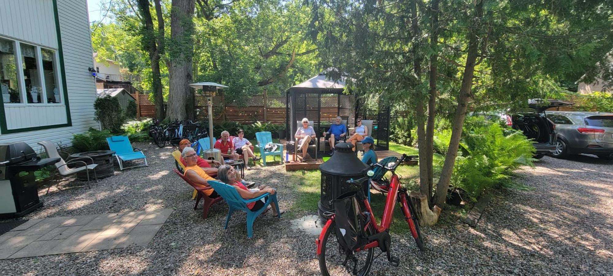 Kokomo Inn Bed And Breakfast Ottawa-Gatineau'S Only Tropical Riverfront B&B On The National Capital Cycling Pathway Route Verte #1 - For Adults Only - Chambre D'Hotes Tropical Aux Berges Des Outaouais Bnb #17542O Kültér fotó