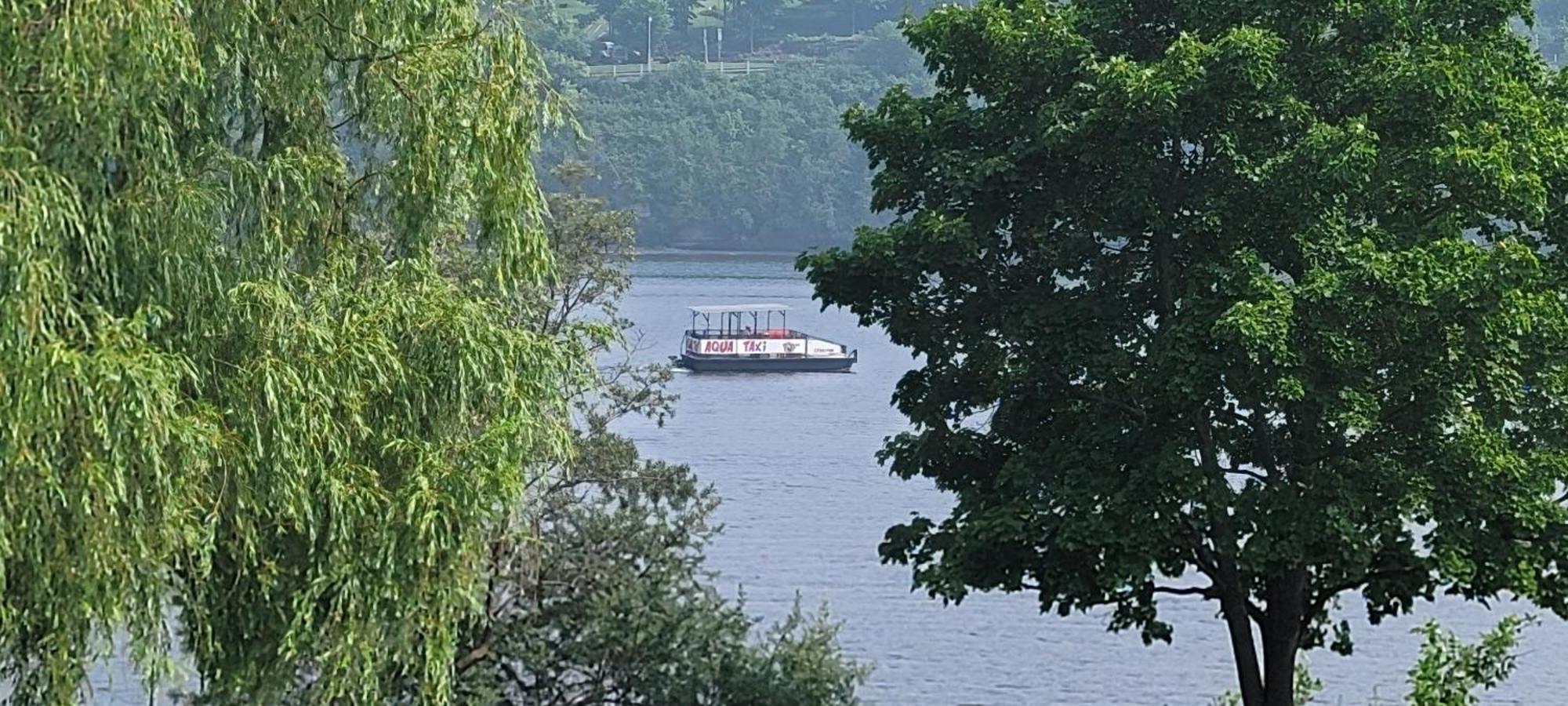 Kokomo Inn Bed And Breakfast Ottawa-Gatineau'S Only Tropical Riverfront B&B On The National Capital Cycling Pathway Route Verte #1 - For Adults Only - Chambre D'Hotes Tropical Aux Berges Des Outaouais Bnb #17542O Kültér fotó