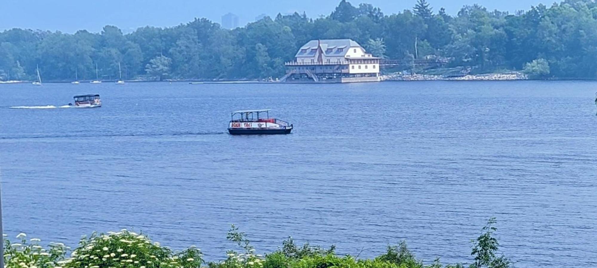 Kokomo Inn Bed And Breakfast Ottawa-Gatineau'S Only Tropical Riverfront B&B On The National Capital Cycling Pathway Route Verte #1 - For Adults Only - Chambre D'Hotes Tropical Aux Berges Des Outaouais Bnb #17542O Kültér fotó