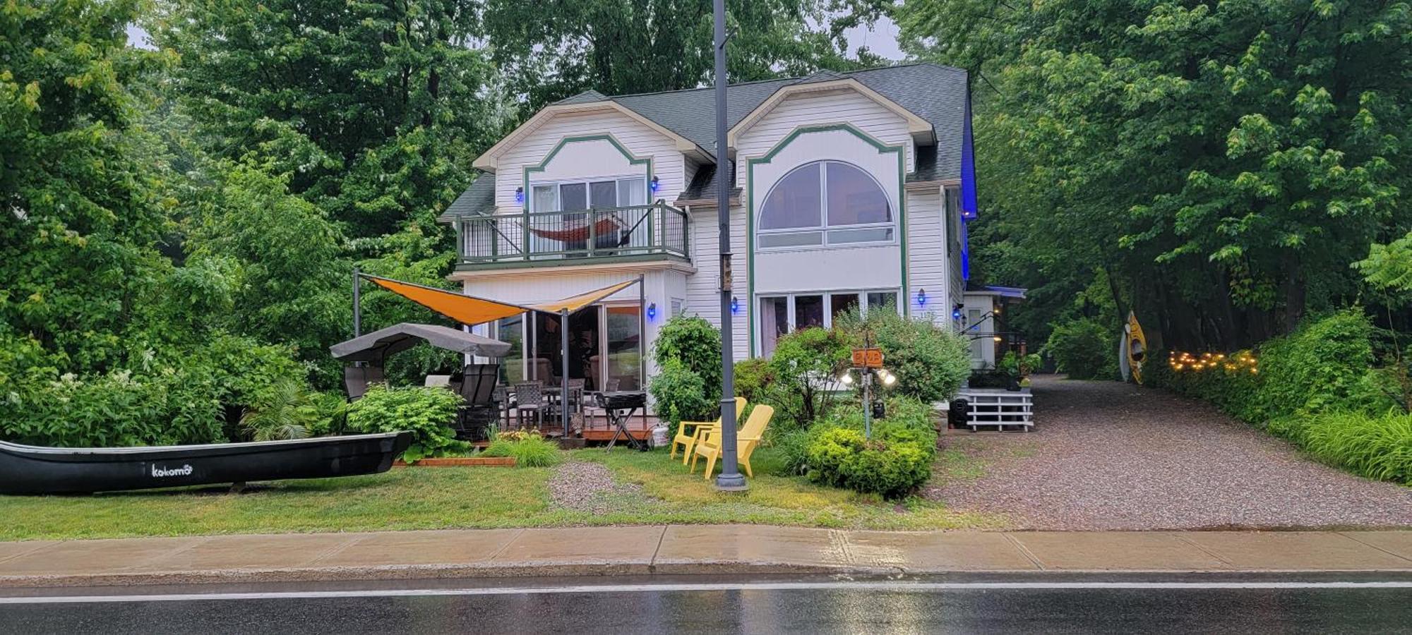 Kokomo Inn Bed And Breakfast Ottawa-Gatineau'S Only Tropical Riverfront B&B On The National Capital Cycling Pathway Route Verte #1 - For Adults Only - Chambre D'Hotes Tropical Aux Berges Des Outaouais Bnb #17542O Kültér fotó