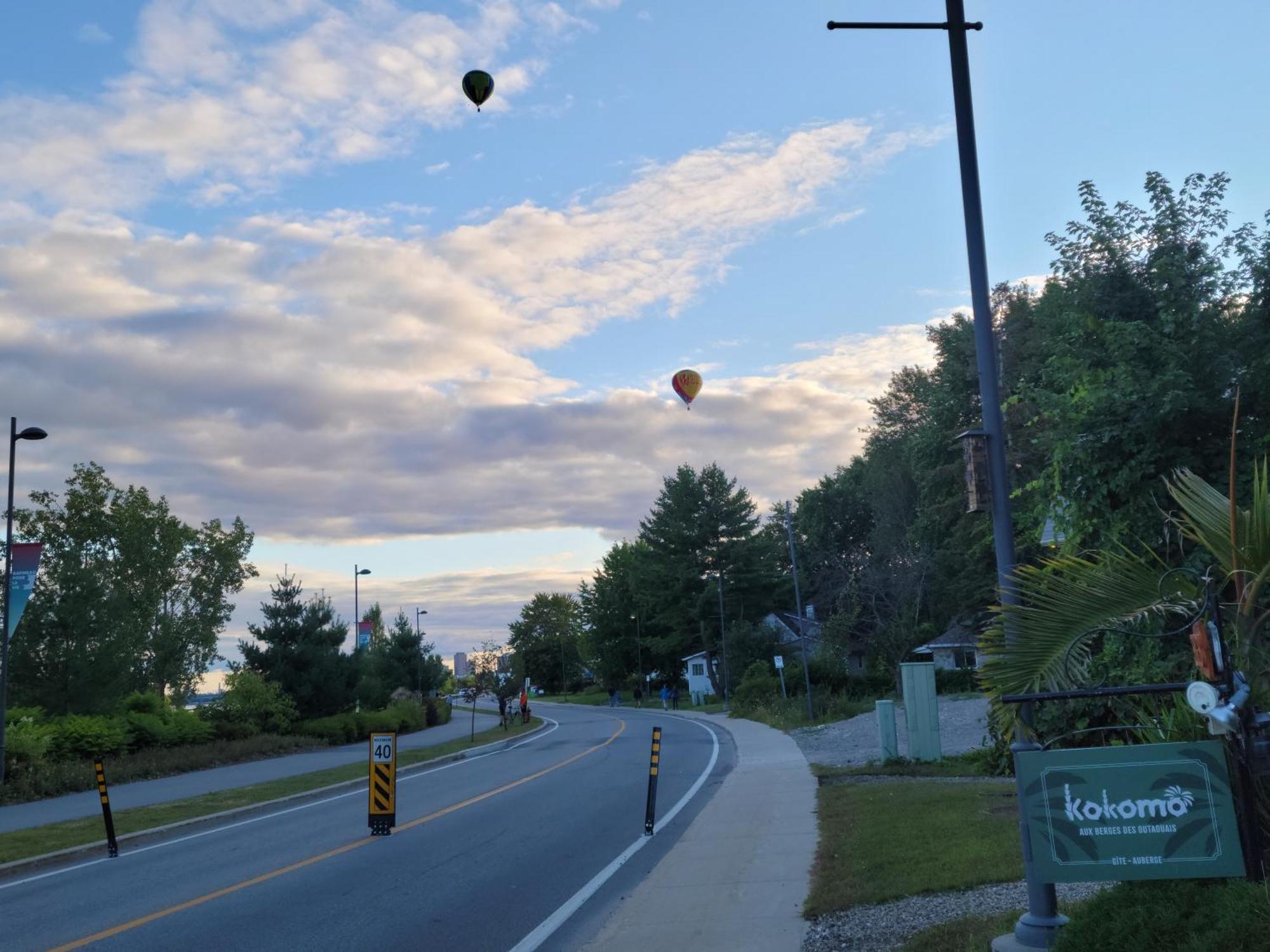 Kokomo Inn Bed And Breakfast Ottawa-Gatineau'S Only Tropical Riverfront B&B On The National Capital Cycling Pathway Route Verte #1 - For Adults Only - Chambre D'Hotes Tropical Aux Berges Des Outaouais Bnb #17542O Kültér fotó