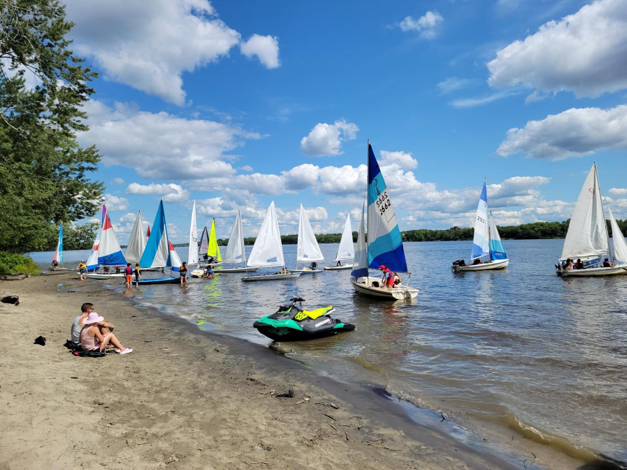 Kokomo Inn Bed And Breakfast Ottawa-Gatineau'S Only Tropical Riverfront B&B On The National Capital Cycling Pathway Route Verte #1 - For Adults Only - Chambre D'Hotes Tropical Aux Berges Des Outaouais Bnb #17542O Kültér fotó