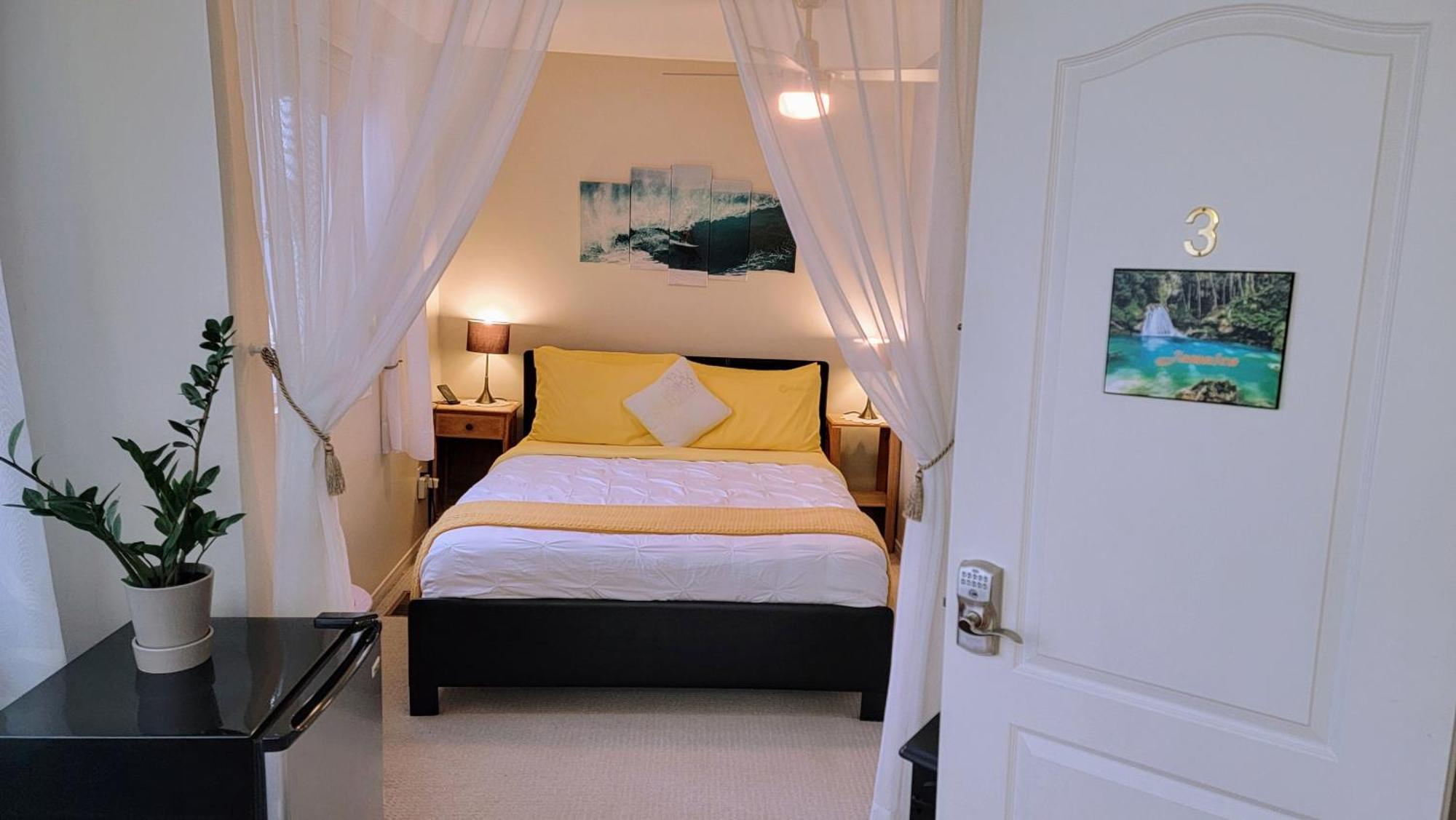 Kokomo Inn Bed And Breakfast Ottawa-Gatineau'S Only Tropical Riverfront B&B On The National Capital Cycling Pathway Route Verte #1 - For Adults Only - Chambre D'Hotes Tropical Aux Berges Des Outaouais Bnb #17542O Kültér fotó