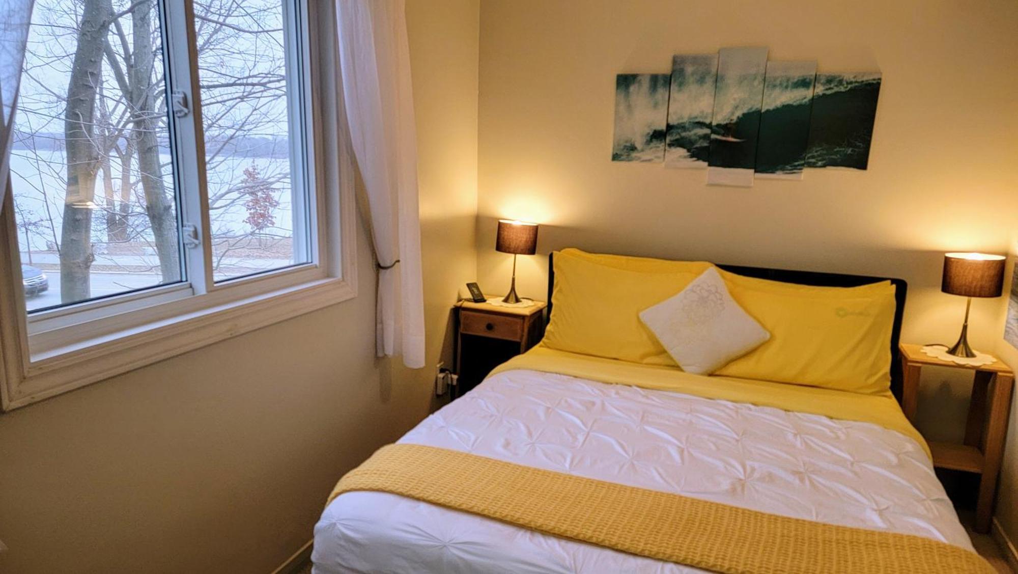 Kokomo Inn Bed And Breakfast Ottawa-Gatineau'S Only Tropical Riverfront B&B On The National Capital Cycling Pathway Route Verte #1 - For Adults Only - Chambre D'Hotes Tropical Aux Berges Des Outaouais Bnb #17542O Szoba fotó