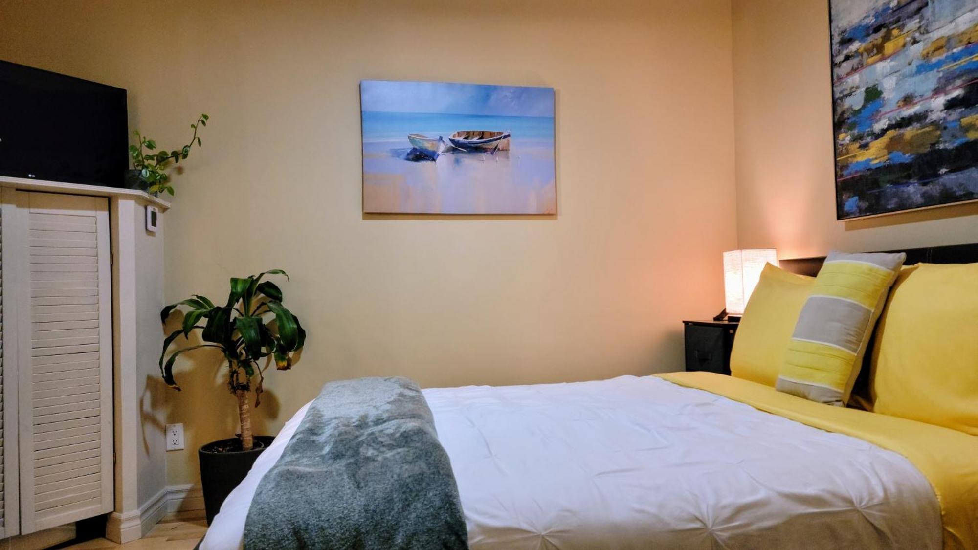 Kokomo Inn Bed And Breakfast Ottawa-Gatineau'S Only Tropical Riverfront B&B On The National Capital Cycling Pathway Route Verte #1 - For Adults Only - Chambre D'Hotes Tropical Aux Berges Des Outaouais Bnb #17542O Szoba fotó