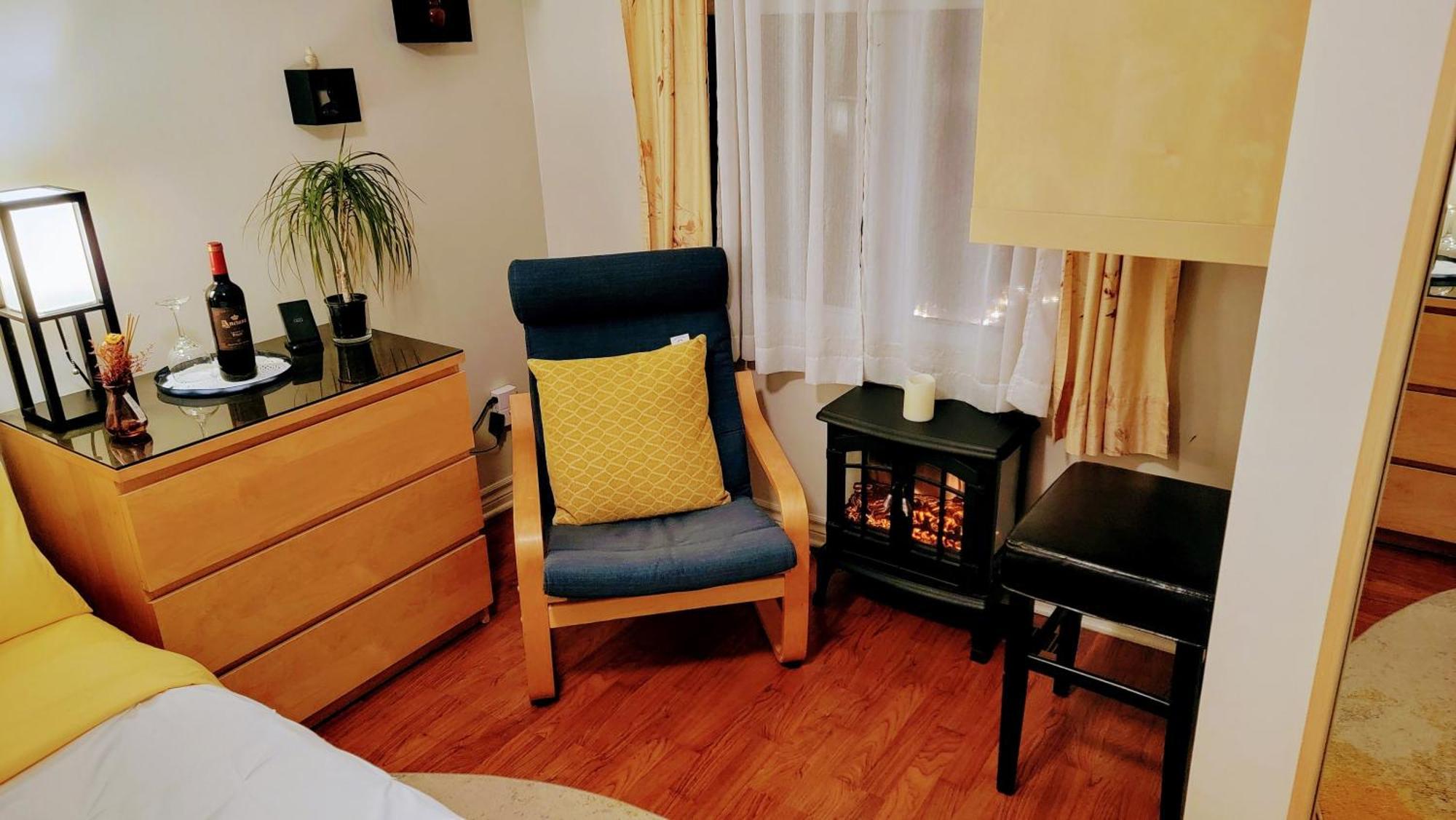 Kokomo Inn Bed And Breakfast Ottawa-Gatineau'S Only Tropical Riverfront B&B On The National Capital Cycling Pathway Route Verte #1 - For Adults Only - Chambre D'Hotes Tropical Aux Berges Des Outaouais Bnb #17542O Szoba fotó